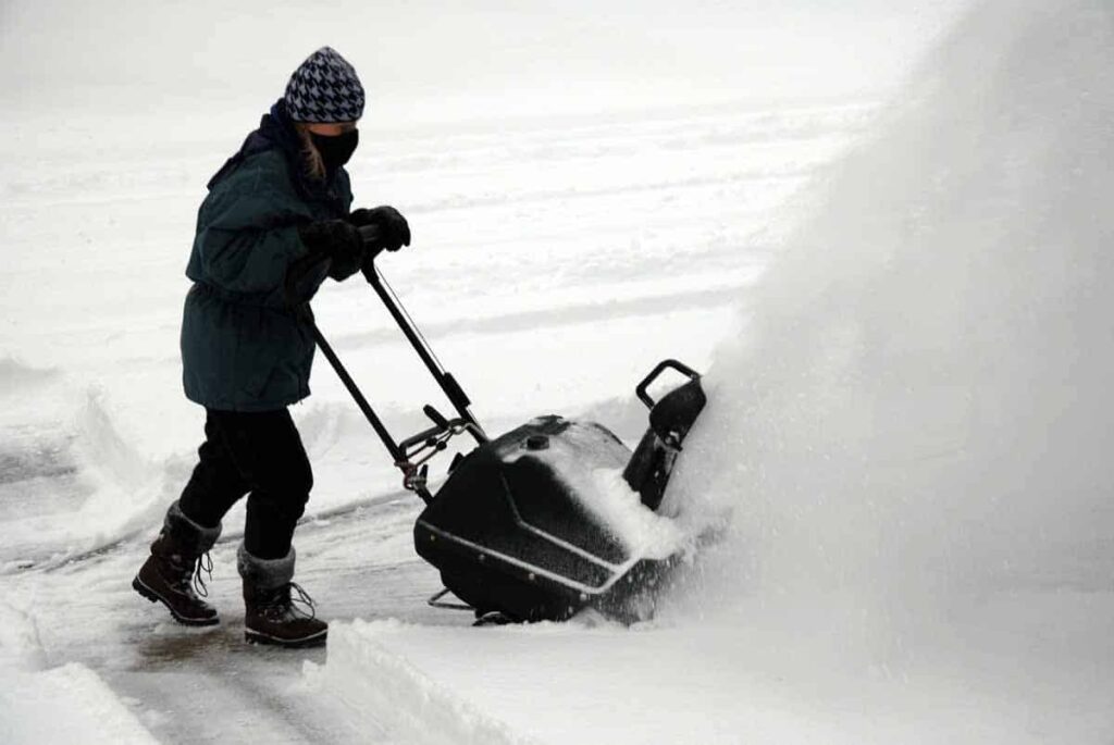 Do Snowblowers Go On Sale In The Fall?